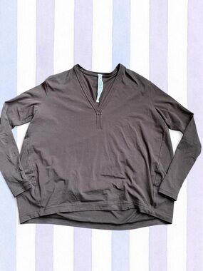 Lululemon Back In Action V-neck Long Sleeve Top in Brown Size 0